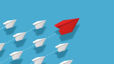 Yaratıcı kolaj. Kırmızı kağıt uçak, mavi arka planda noktalı uçuş yolları olan birden fazla beyaz uçağa önderlik ediyor. Liderlik kavramı, yenilik, yön, eşsizlik ve yaratıcı iş stratejisi..