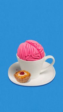 Yaratıcı dijital sanat eseri. Beyaz kahve fincanında pembe beyin ve mavi arka planda tatlı. Tüketici psikolojisi, zihin ve kültür kavramı, yaratıcılık, sürreal pazarlama ve duygusal biliş.