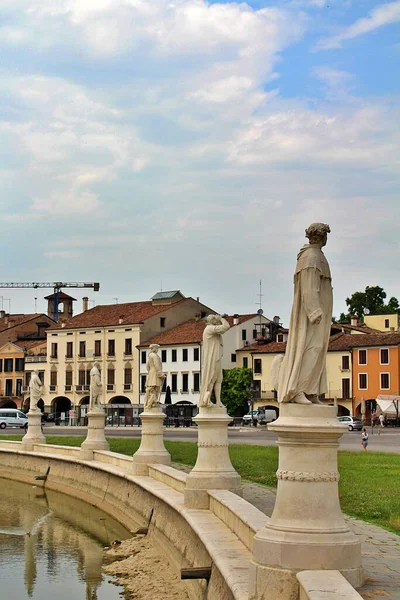 Rzeźby Placu Padwie Prato Della Valle Padwa Drzewa Rzeźby Centrum — Zdjęcie stockowe