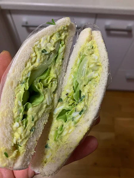 Halve Sandwich Toast Brood Met Eiersalade Eiersalade Met Mayonaise Italiaanse — Stockfoto