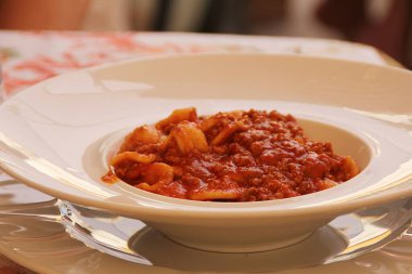 Domates soslu orkestra makarna, Puglia bölgesinden İtalyan makarna, et ve domates sosu.