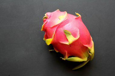 Pitaya meyvesi, ejderha meyvesi, küçük tohumlu meyve sulu pitaya, tropikal meyve, sulu meyve