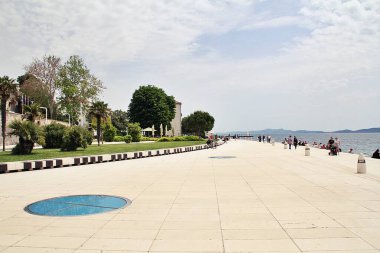 Zadar kıyısı, sahil kenti, Zadar gezinti güvertesi, tatil kenti Zadar, Hırvatistan