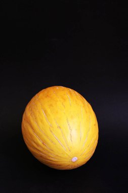 Sarı kavun, kavun kavunu, siyah arka planda meyve, sulu meyve.