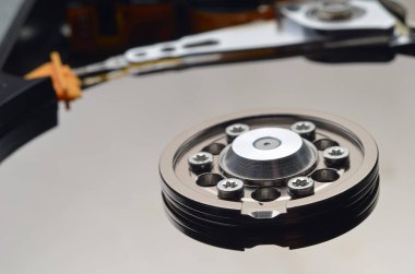 Bilgisayar bileşenleri: Sabit disk ayrıntıları, metal parçalar, detaylandırma