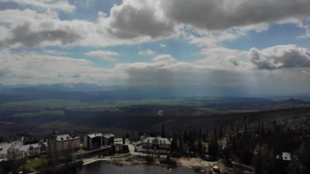 Schnee Einer Bergstadt Luftaufnahme Hochwertiges Filmmaterial — Stockvideo