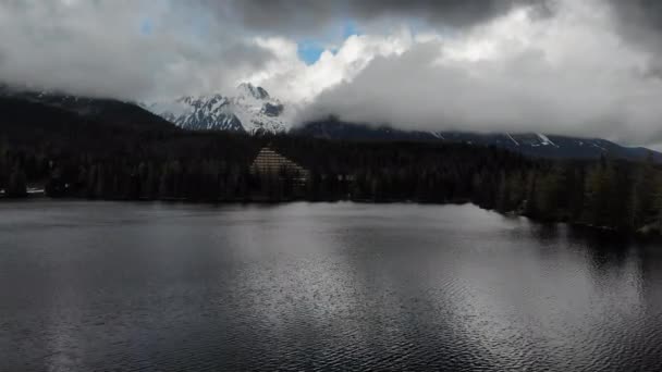 Pioggia Sul Lago Montagna Con Vista Drone Nuvole Tuono Filmati — Video Stock