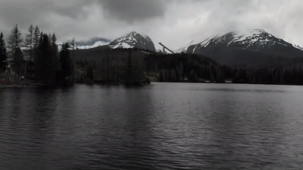 在雨中俯瞰冬季度假胜地 高质量的4K镜头 — 图库视频影像