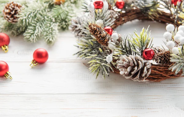 성탄절 크리스마스 웨스트는 전나무와 원추체로 배경을 만들었습니다 크리스마스 — 스톡 사진