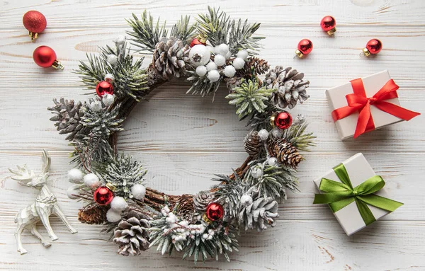 Decorative Festive Christmas Wreath Wreath Red Golden Christmas Toys White — Stock Photo, Image