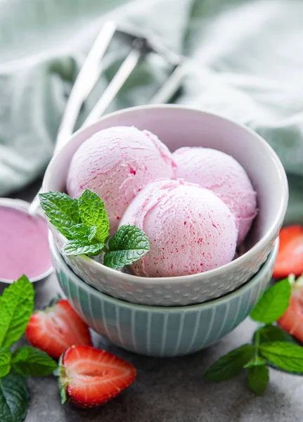 Homemade Strawberry Ice Cream Fresh Strawberries Sweet Berry Summer Dessert — Stock Photo, Image