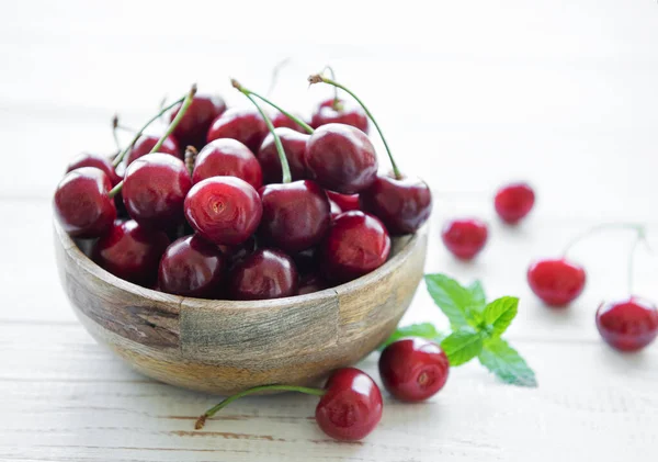 Fresh Red Cherries Fruit Bowl White Wooden Background — 스톡 사진
