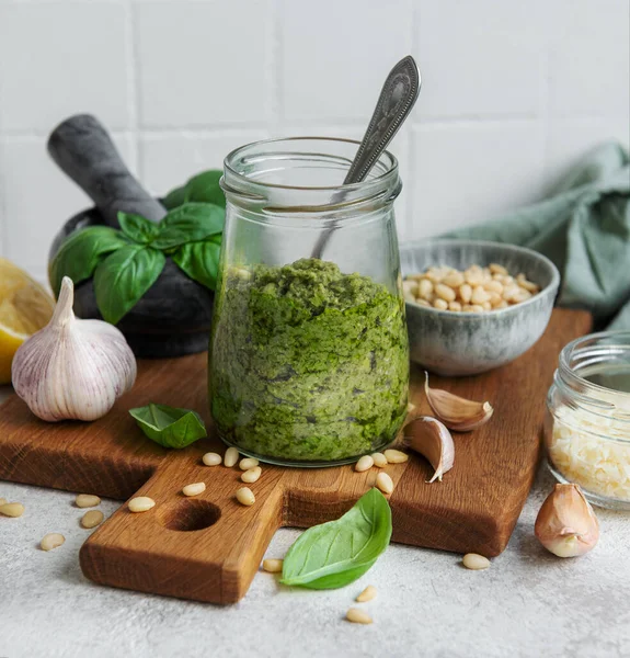 Molho Pesto Acabado Fazer Pesto Manjericão Verde Ingrediente Para Molho — Fotografia de Stock