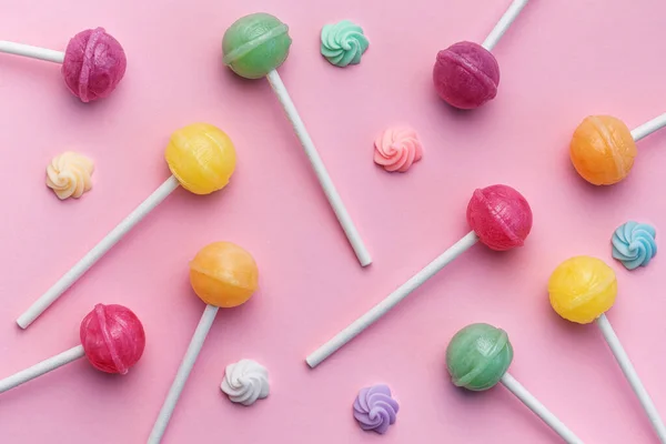 Colorful Sweet Lollipops Candies Pink Background Flat Lay Top View — kuvapankkivalokuva