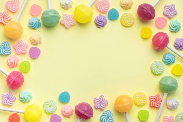 Colorful Sweet Lollipops Candies Yellow Background Flat Lay Top View — kuvapankkivalokuva