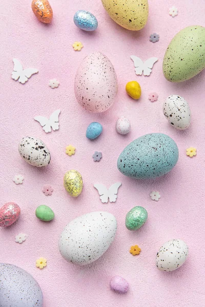 Happy Easter Concept Flat Lay Easter Eggs Pink Concrete Background — kuvapankkivalokuva