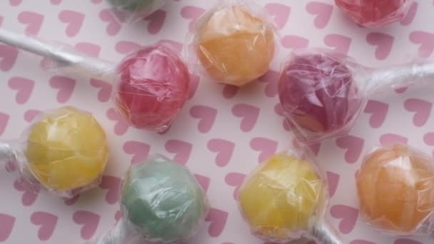 Kolorowe Cukierki Mieszanka Słodyczy Lizaki Obracające Się Słodki Deser Uroczyste — Wideo stockowe