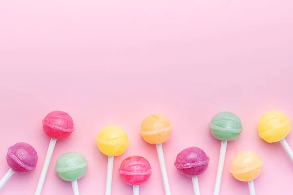Colorful Sweet Lollipops Pink Background Flat Lay Top View — kuvapankkivalokuva