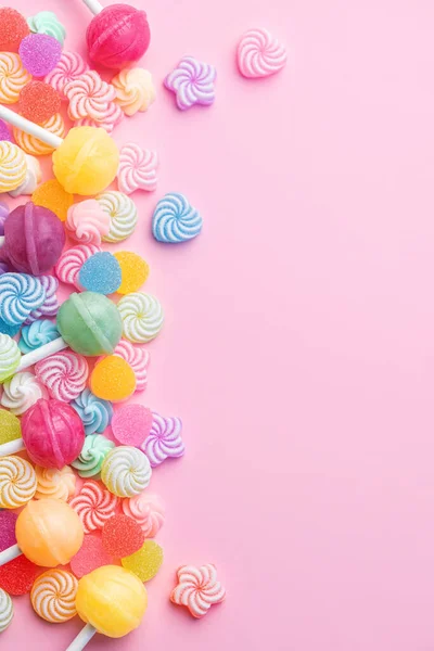 Colorful Sweet Lollipops Candies Pink Background Flat Lay Top View – stockfoto