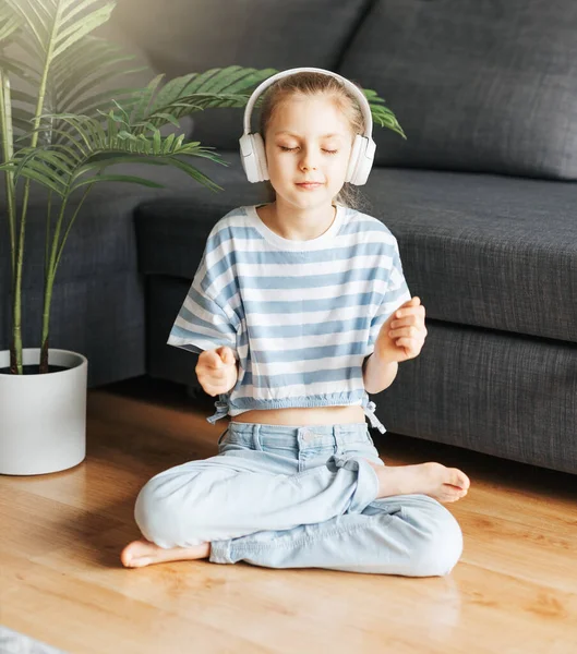Cute Little Girl Listening Music Headphones Home — Stock Photo, Image