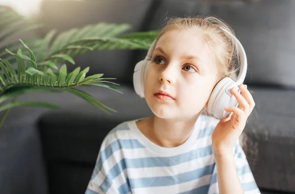 Cute Little Girl Listening Music Headphones Home — Stock Photo, Image