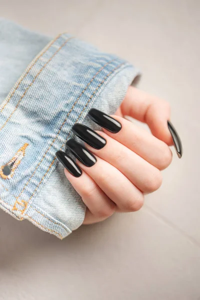 Hand Young Girl Wearing Denim Jacket Black Manicure Her Nails — Stok Foto