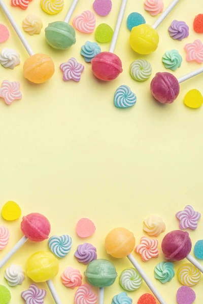 Colorful Sweet Lollipops Candies Yellow Background Flat Lay Top View – stockfoto