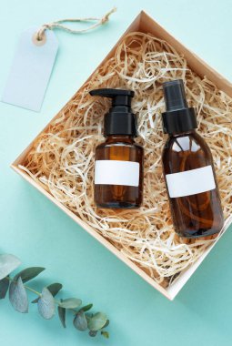 Güzellik Üyelik Kutusu. İçinde Doğal Kozmetik Ürünleri olan Hediye Kutusunu Aç 