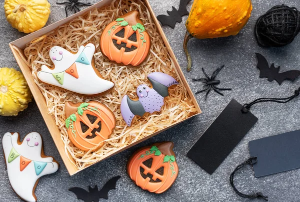 Multicolored Halloween Domácí Cookies Dárkové Krabici Tmavém Pozadí — Stock fotografie