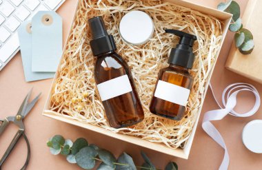 Güzellik Üyelik Kutusu. İçinde Doğal Kozmetik Ürünleri olan Hediye Kutusunu Aç 