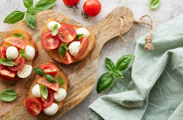 Bruschetta Fresh Tomatoes Basil Mozzarella Cheese Wooden Board — Stock Photo, Image