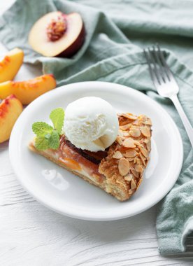 Şeftalili ev yapımı galet. Taze meyveli ev yapımı turta.. 