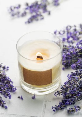 Aroma Candle. Beyaz fayanslı lavanta mumu. Lavanta kaplıcası. 
