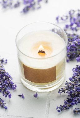 Aroma Candle. Beyaz fayanslı lavanta mumu. Lavanta kaplıcası. 