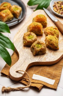 Türk geleneksel tatlıları şam fıstıklı baklava. 