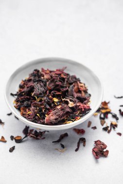 Masada Kuru Hibiscus Çayı ile kase