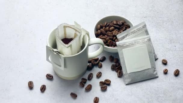 Csöpögő Kávés Zacskó Csészében Frissen Főzött Kávét Készítek Otthon — Stock videók