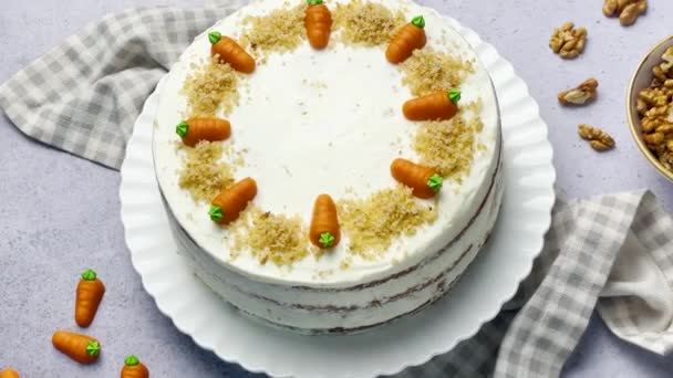 Σπιτικό Πασχαλινό Κέικ Καρότου Φτιαγμένο Καρύδια Παγωμένο Τυρί Κρέμα Γλυκό — Αρχείο Βίντεο