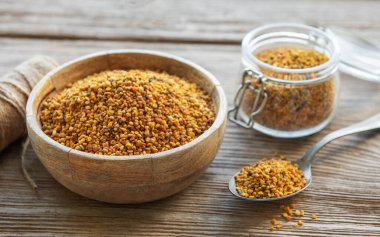 Sağlıklı arı poleni taneleri. Fiyonktaki arı poleni