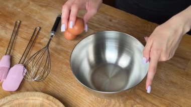 Tarçınlı çöreğe hamur hazırlama süreci