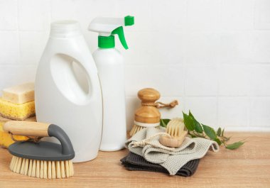 Doğal, çevre dostu malzemelerden yapılmış temizlik ürünleri ve araçları sürdürülebilir bir yaşam tarzını destekliyor