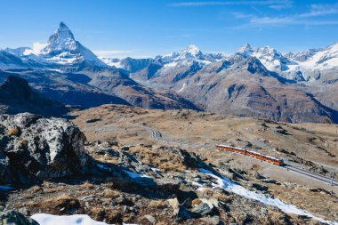 Matterhorn 'un Zermatt İsviçre' deki ünlü manzarası..