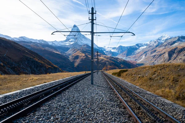 Gyönyörű Vasúti Pályák Táj Kilátás Matterhorn Ősszel Zermatt Svájc Stock Kép