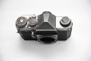 Kötü muamele görmüş fotoğraf makinesi zaman tarafından tahrip edildi.