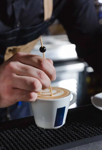 Barista Prepara Espresso Cafetería Con Máquina Primer Plano —  Fotos de Stock
