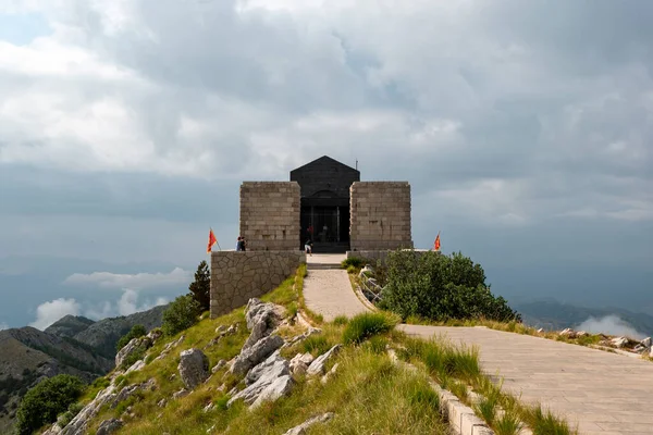 モンテネグロのロヴェン国立公園ペトロヴィッチ ネゴスの霊廟 — ストック写真