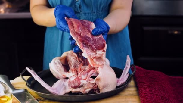 여성은 고기를 — 비디오