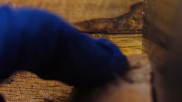 Наріжте Варене Ясо Качки Ножем Камера Рухається Одночасно Ножем — стокове відео