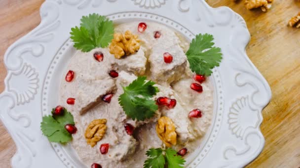 Satsivi与鸭和核桃 格鲁吉亚传统食品 — 图库视频影像