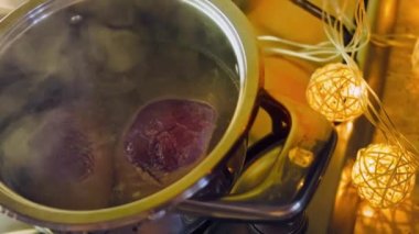 Ördek ve cevizli bir Satsivi derleme ve video düzenleme. Geleneksel Gürcü yemekleri.